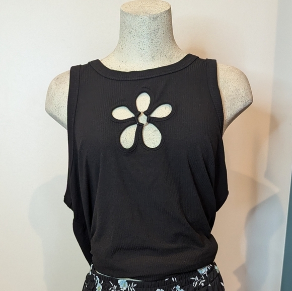 Torrid Super Soft Rib Flower O-Ring Tank Plus, size 4x NWT - Picture 9 of 11